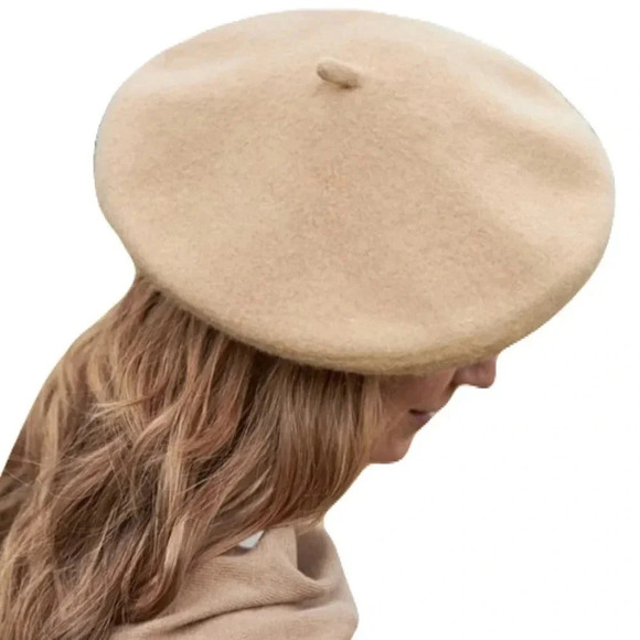 Cream coloured  Beret/ Part Wool/ Winter/ Fall - Picture 2 of 8